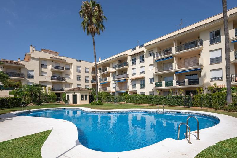 Middle Floor Apartment in Nueva Andalucía
