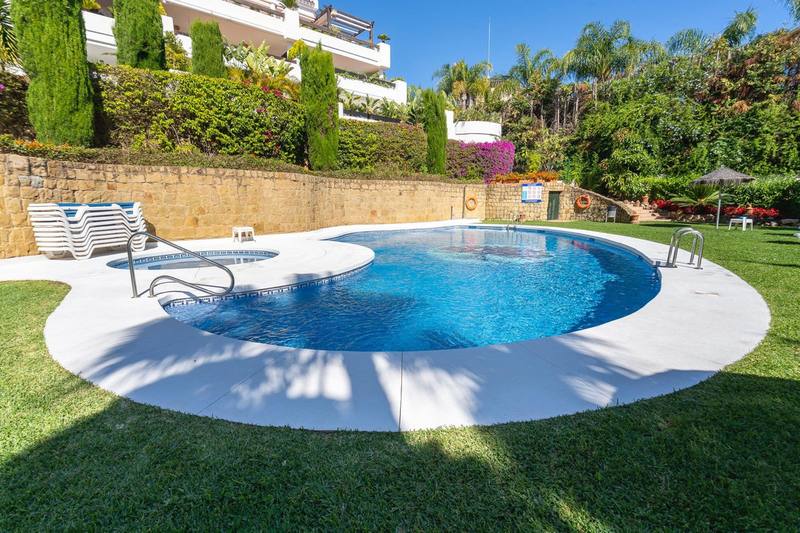 Middle Floor Apartment in Nueva Andalucía
