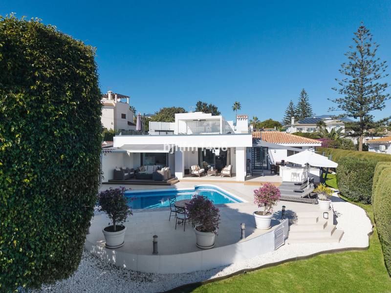 Detached Villa in Nueva Andalucía