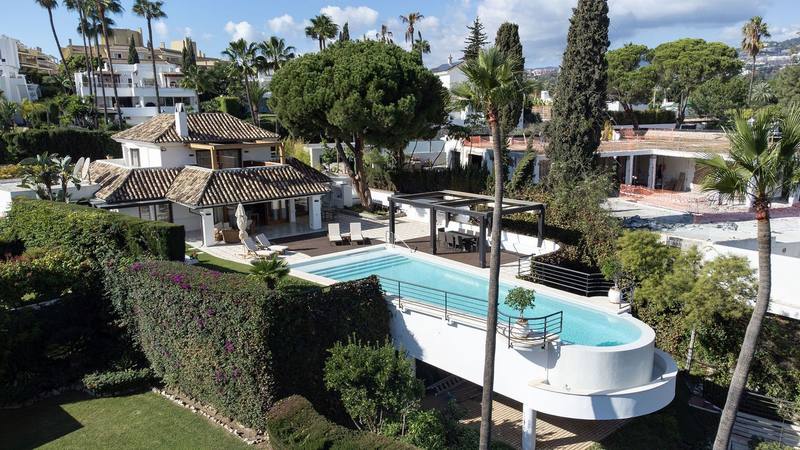 Detached Villa in Nueva Andalucía