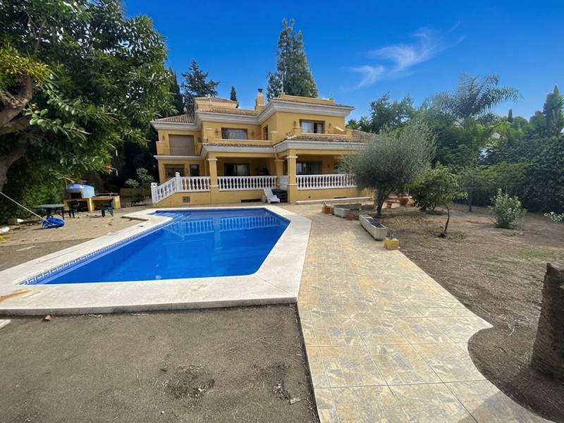 Detached Villa in Nueva Andalucía