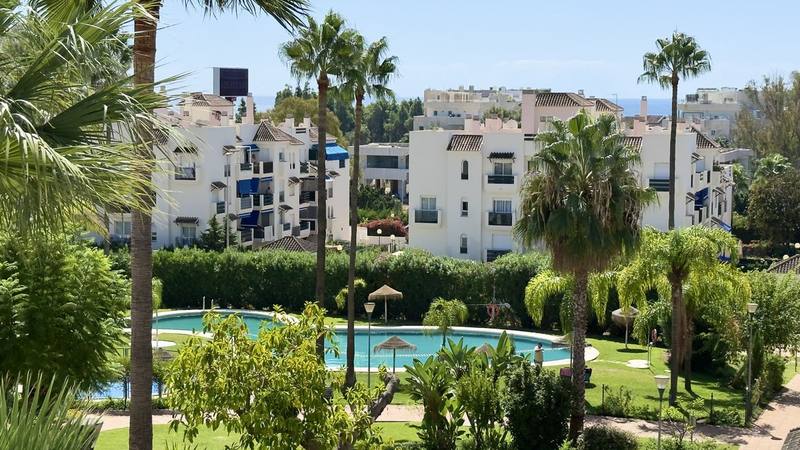 Middle Floor Apartment in Nueva Andalucía