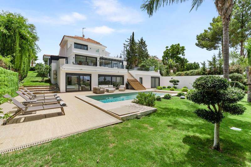 Detached Villa in Nueva Andalucía