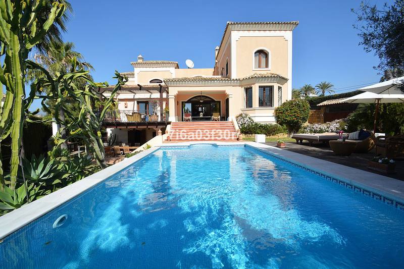 Detached Villa in Nueva Andalucía